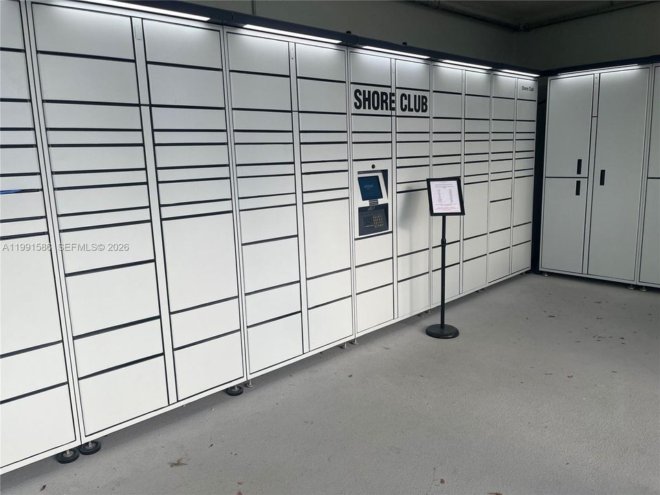 Amazon HUB.