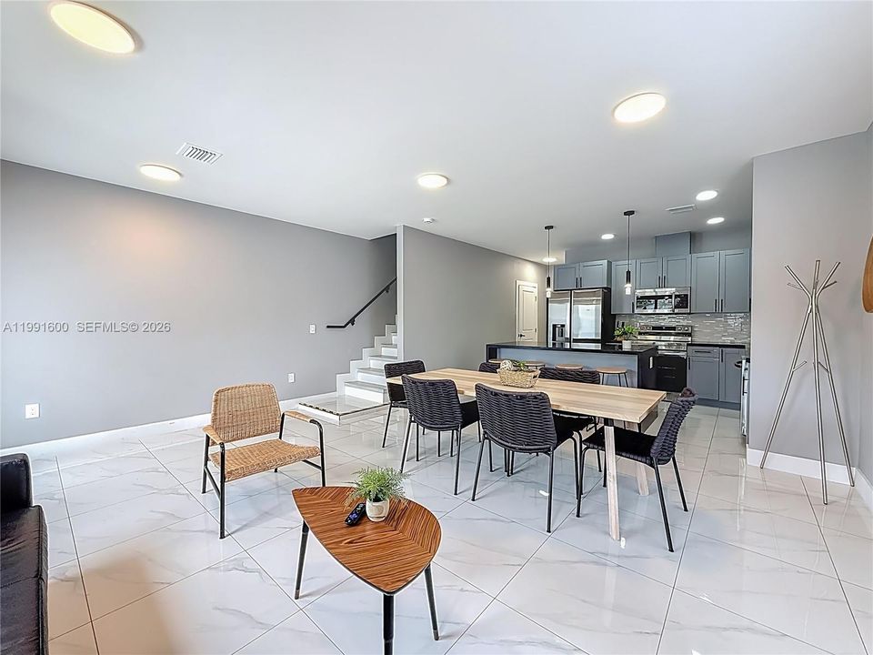 待售: $1,490,000 (0 贝兹, 0 浴室, 3456 平方英尺)