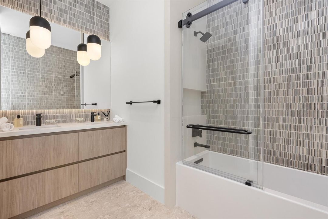 Guest Bath 4