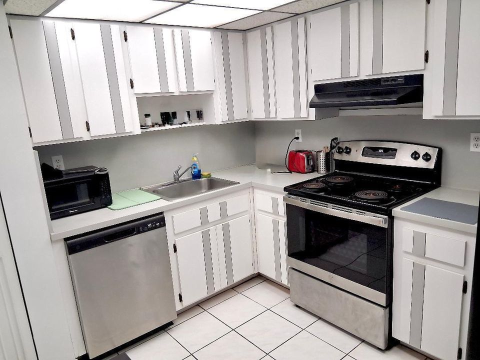 13 - KITCHEN