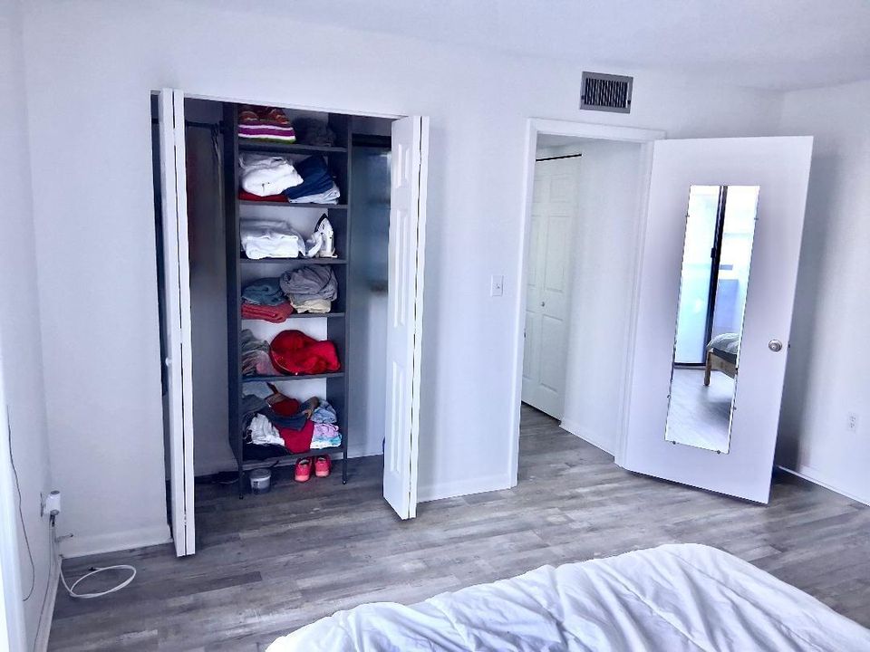 10 - BDR CLOSET