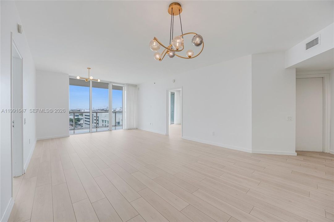 合同活跃: $10,900 (2 贝兹, 2 浴室, 1452 平方英尺)