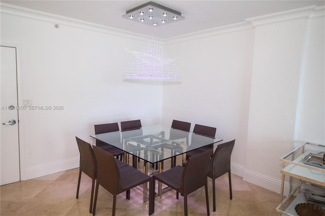 На продажу: $1,095,000 (2 спален, 2 ванн, 1056 Квадратных фут)