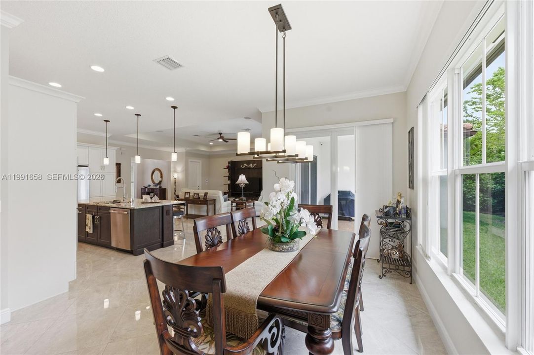 Activo con contrato: $1,160,000 (4 camas, 3 baños, 2888 Pies cuadrados)