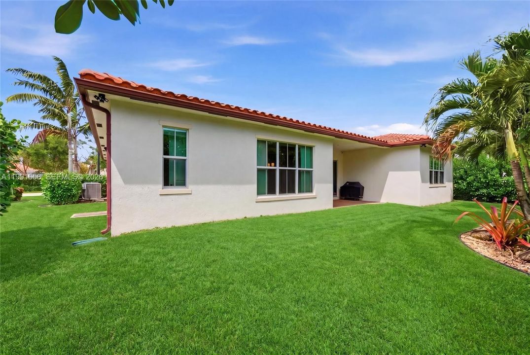 Activo con contrato: $1,160,000 (4 camas, 3 baños, 2888 Pies cuadrados)