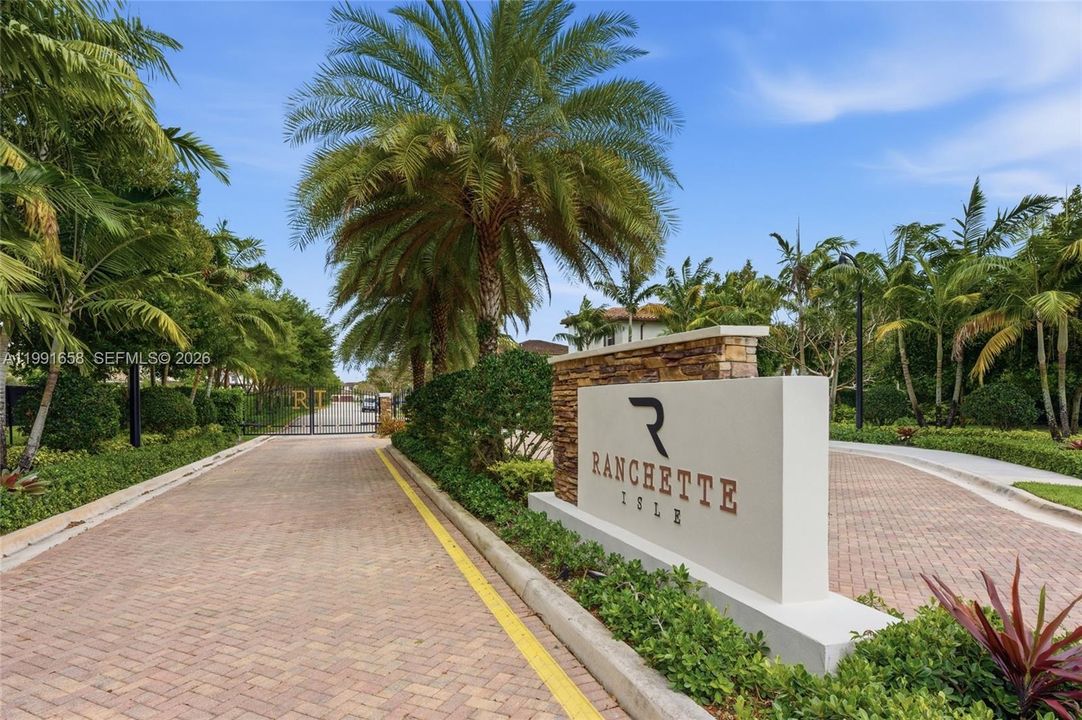 Activo con contrato: $1,160,000 (4 camas, 3 baños, 2888 Pies cuadrados)