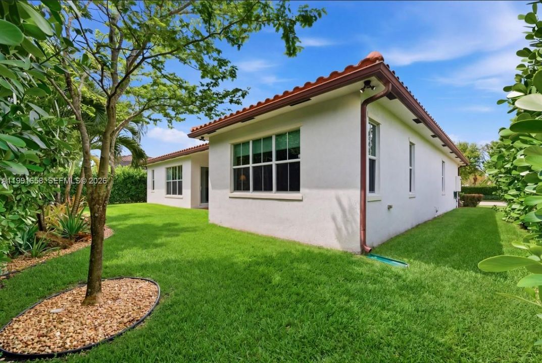 Activo con contrato: $1,160,000 (4 camas, 3 baños, 2888 Pies cuadrados)