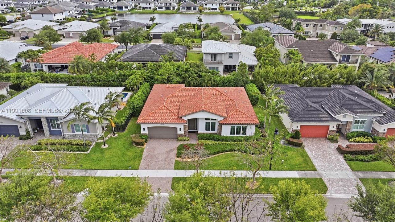 Activo con contrato: $1,160,000 (4 camas, 3 baños, 2888 Pies cuadrados)