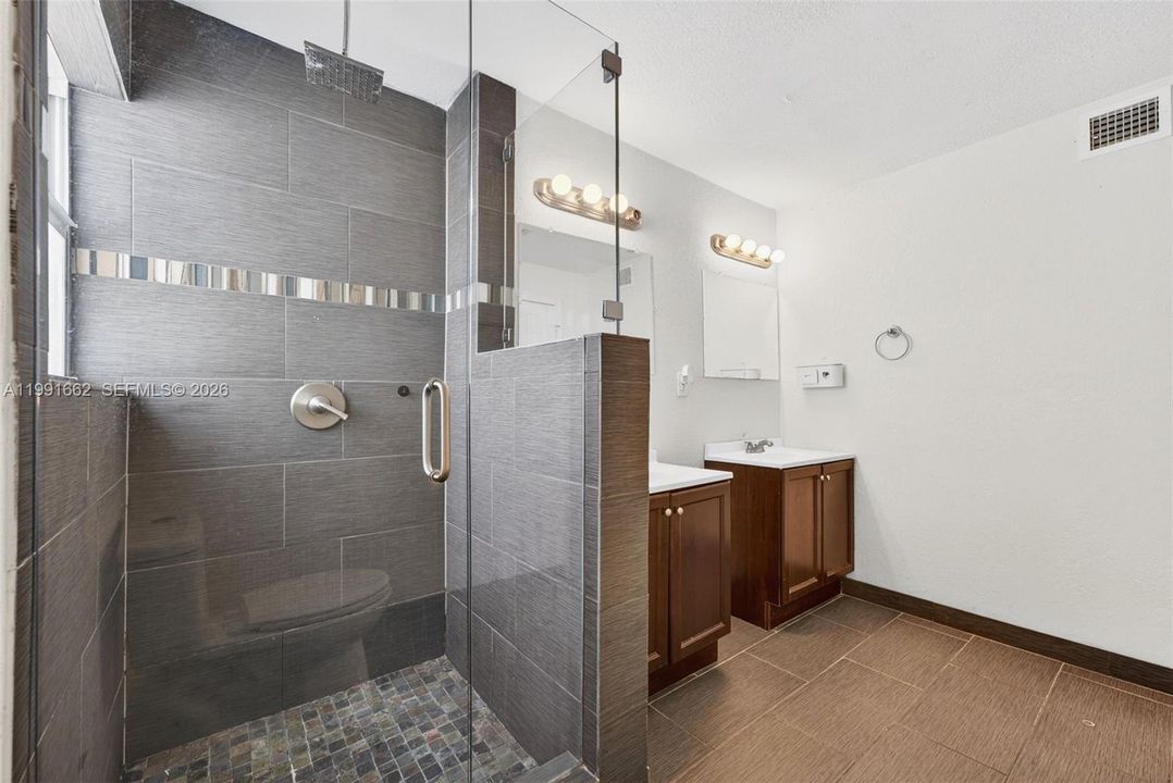 На продажу: $489,000 (5 спален, 2 ванн, 1929 Квадратных фут)