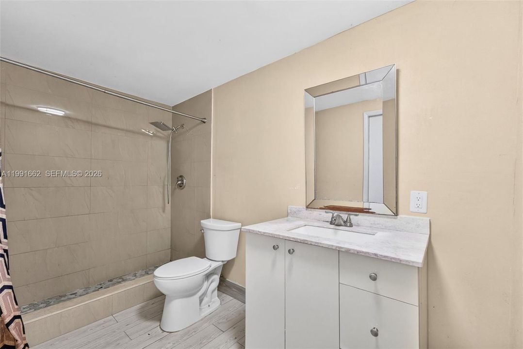 На продажу: $489,000 (5 спален, 2 ванн, 1929 Квадратных фут)