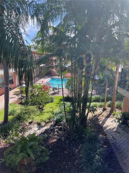 Active With Contract: $179,000 (1 beds, 1 baths, 609 Square Feet)