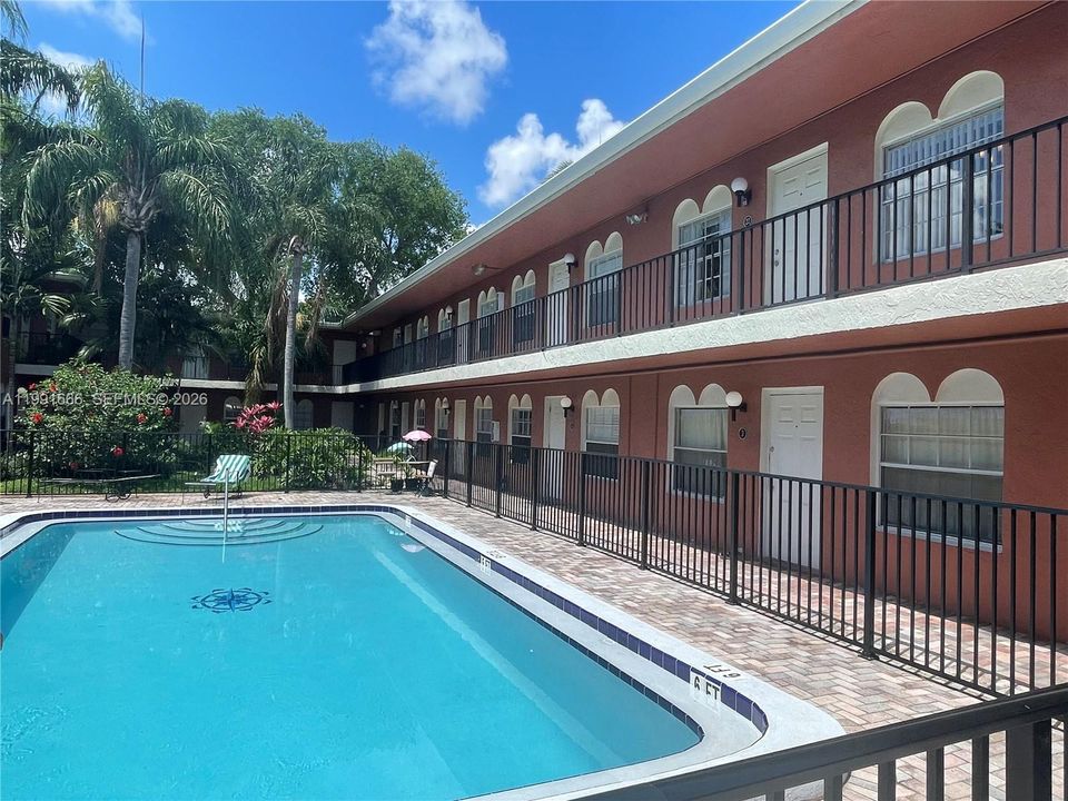 Active With Contract: $179,000 (1 beds, 1 baths, 609 Square Feet)