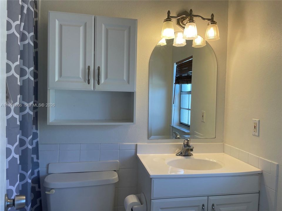 Active With Contract: $179,000 (1 beds, 1 baths, 609 Square Feet)