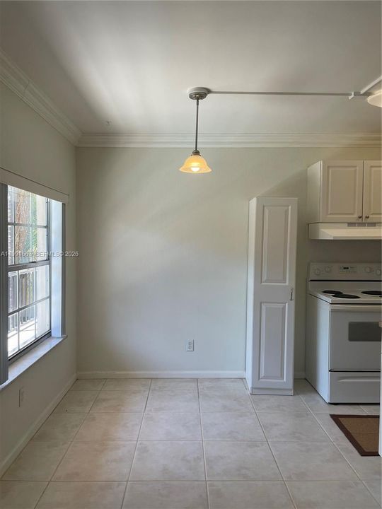 Active With Contract: $179,000 (1 beds, 1 baths, 609 Square Feet)