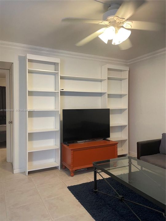 Active With Contract: $179,000 (1 beds, 1 baths, 609 Square Feet)