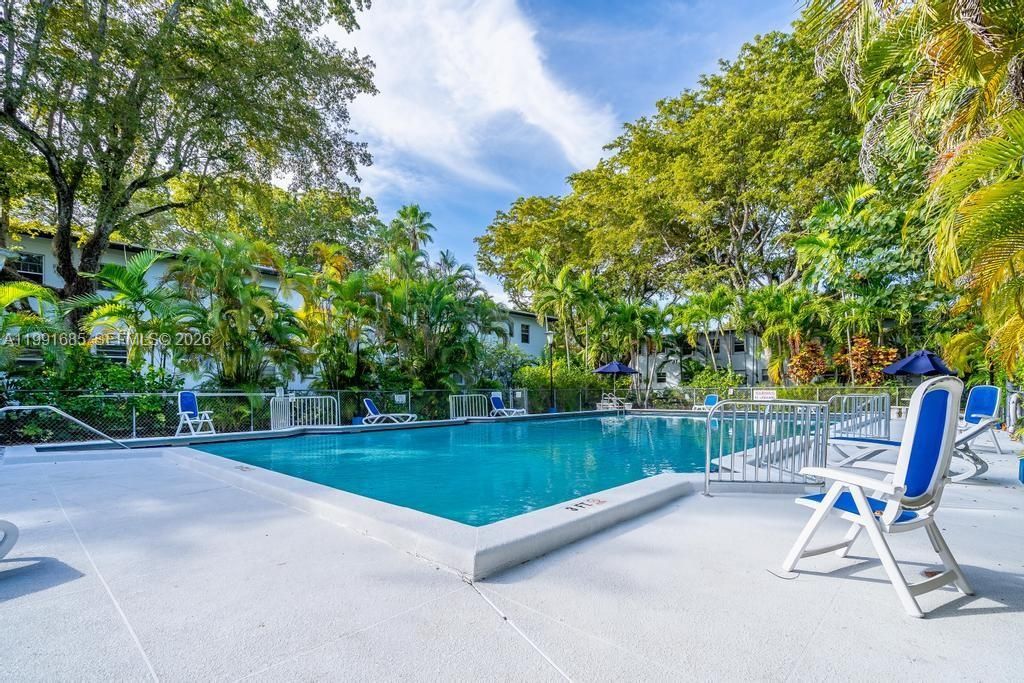 For Sale: $399,400 (2 beds, 1 baths, 800 Square Feet)