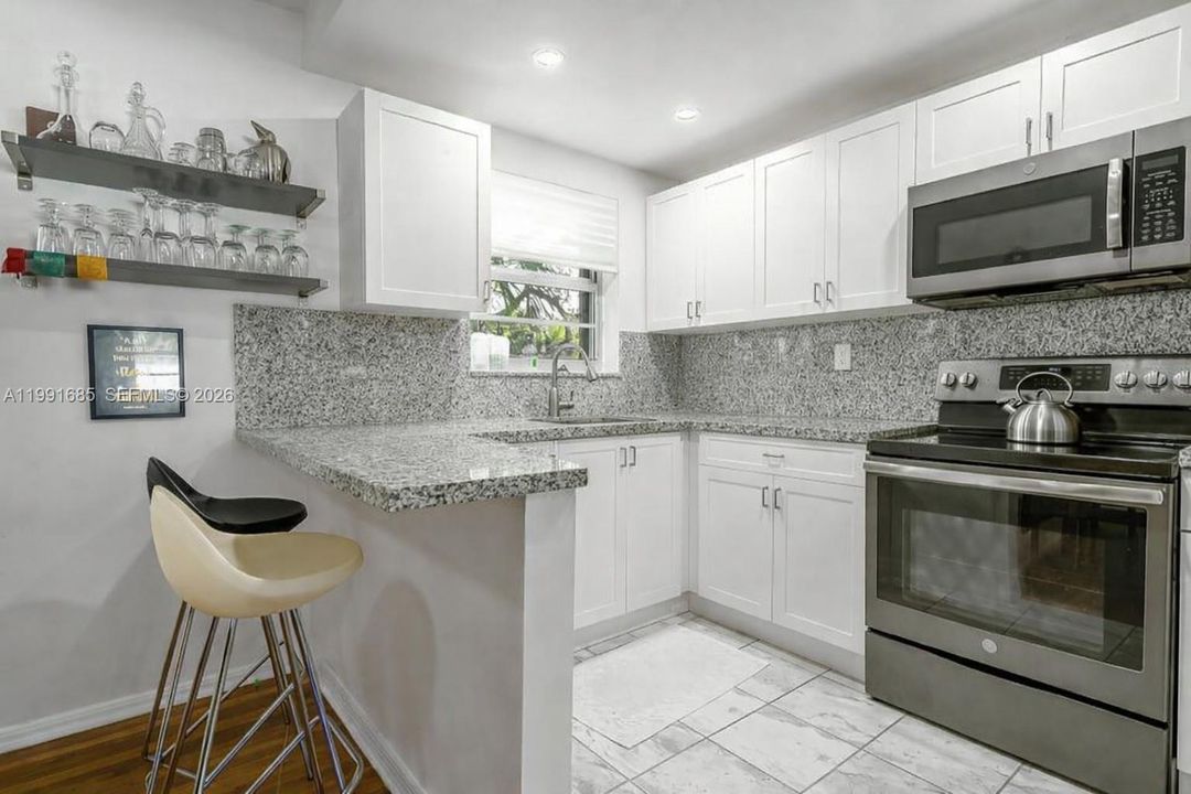 For Sale: $399,400 (2 beds, 1 baths, 800 Square Feet)