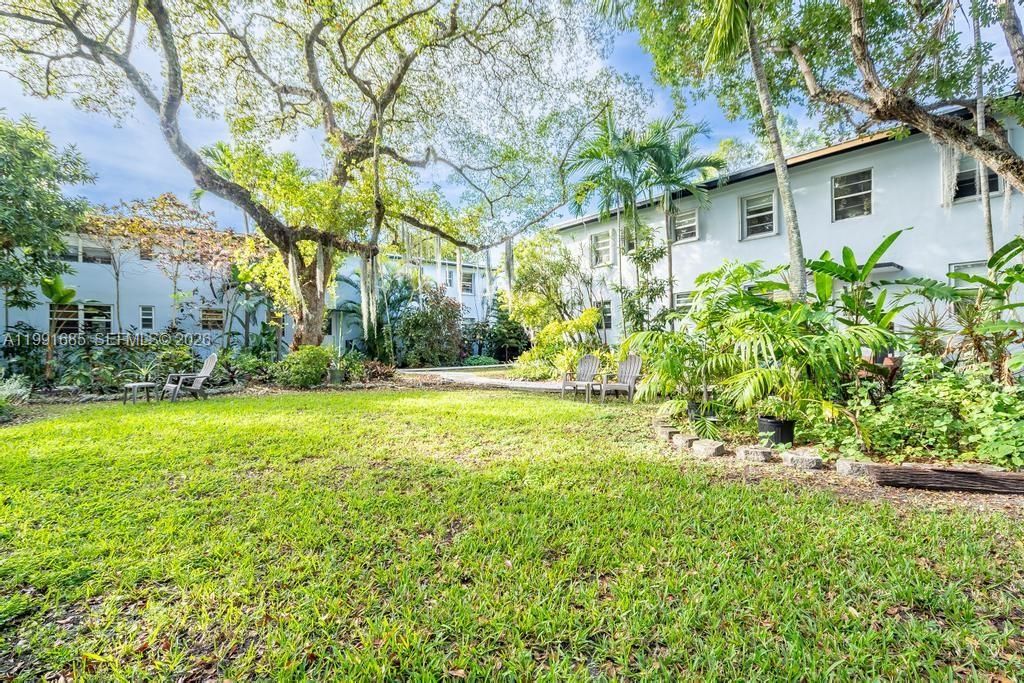 For Sale: $399,400 (2 beds, 1 baths, 800 Square Feet)