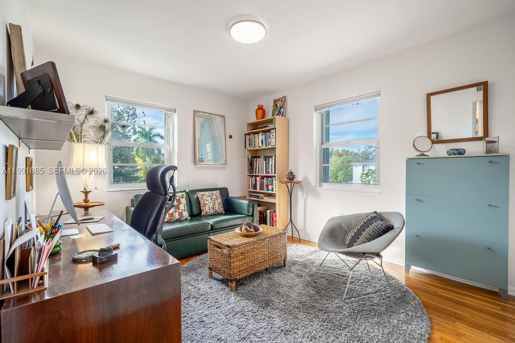 For Sale: $399,400 (2 beds, 1 baths, 800 Square Feet)