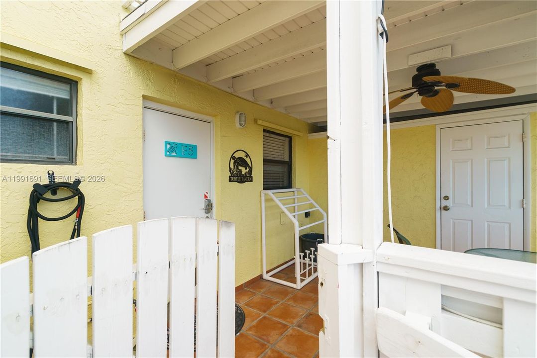 For Sale: $814,900 (2 beds, 2 baths, 918 Square Feet)