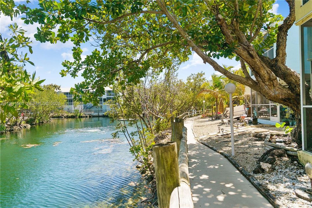 For Sale: $814,900 (2 beds, 2 baths, 918 Square Feet)