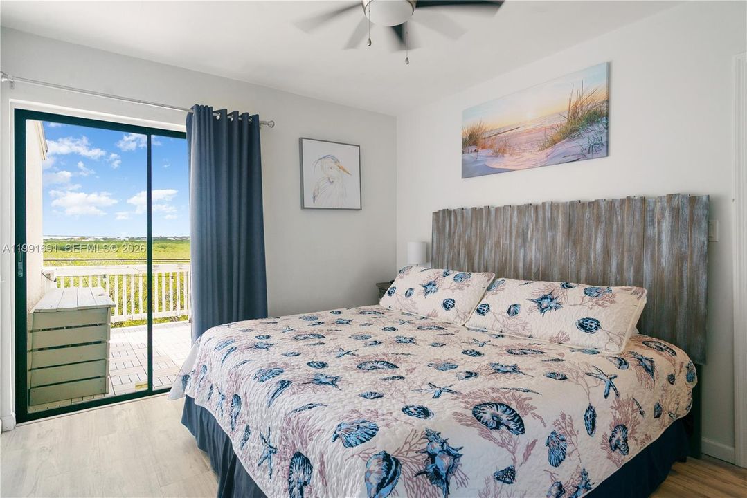 For Sale: $814,900 (2 beds, 2 baths, 918 Square Feet)
