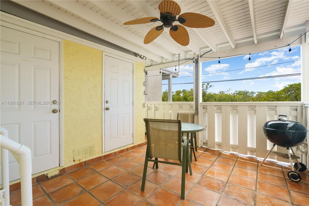 For Sale: $814,900 (2 beds, 2 baths, 918 Square Feet)