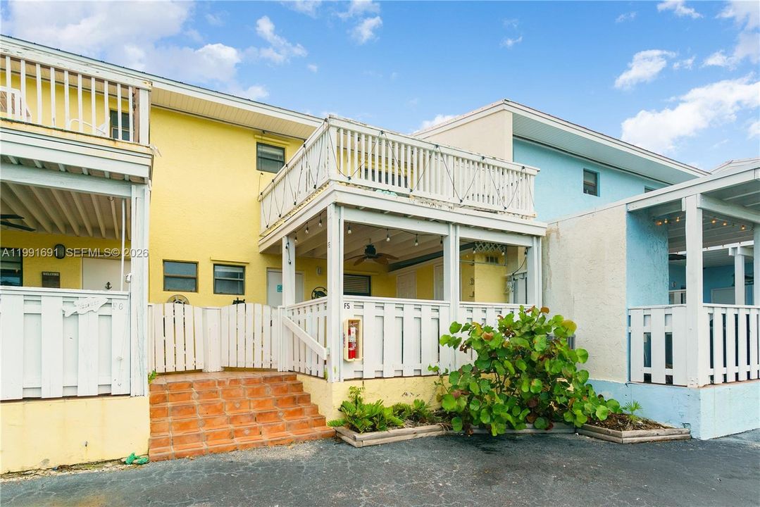 For Sale: $814,900 (2 beds, 2 baths, 918 Square Feet)