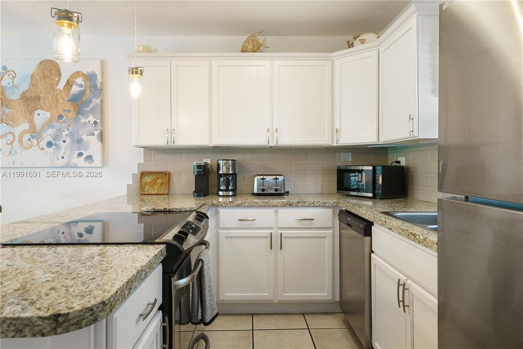For Sale: $814,900 (2 beds, 2 baths, 918 Square Feet)