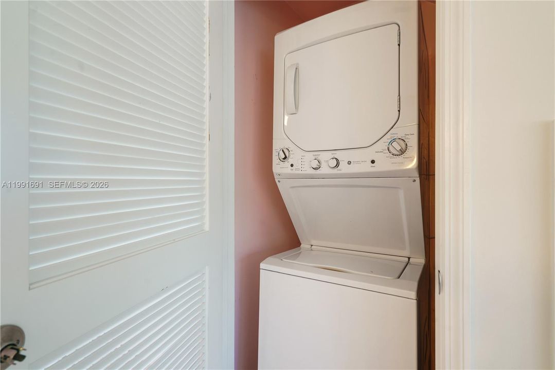 For Sale: $814,900 (2 beds, 2 baths, 918 Square Feet)