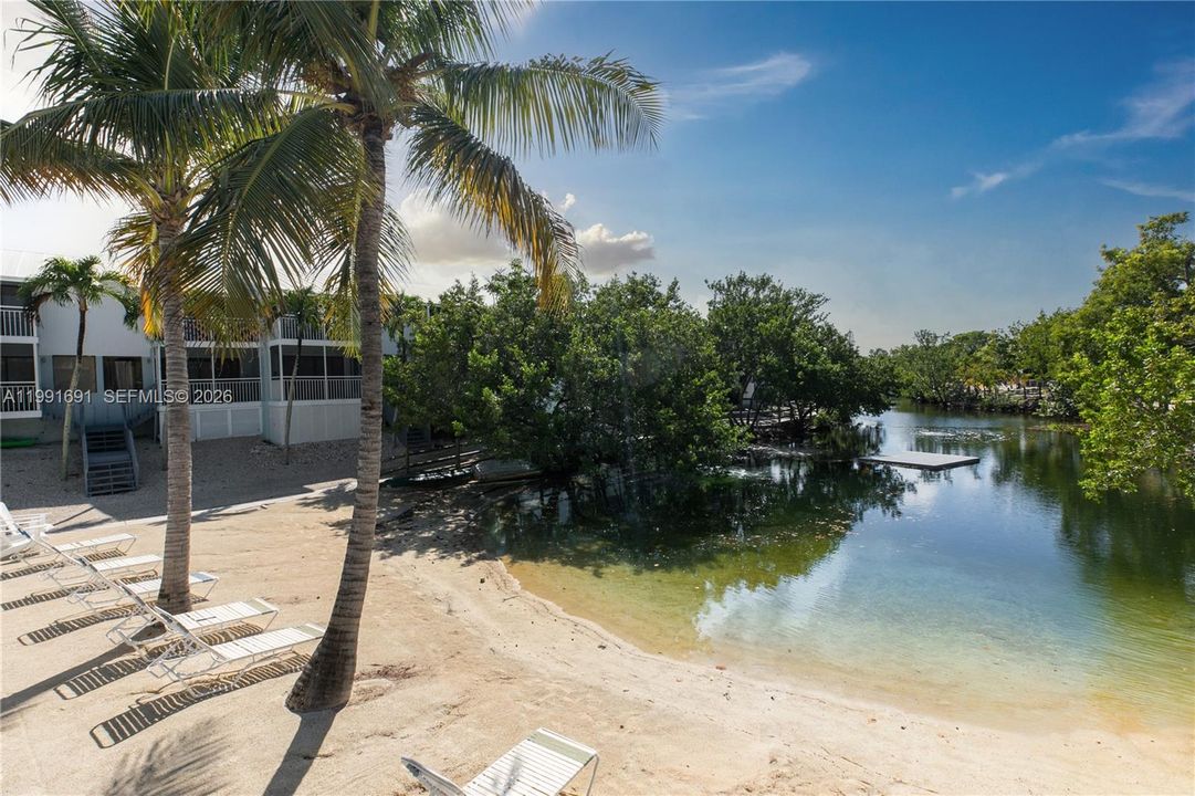 For Sale: $814,900 (2 beds, 2 baths, 918 Square Feet)