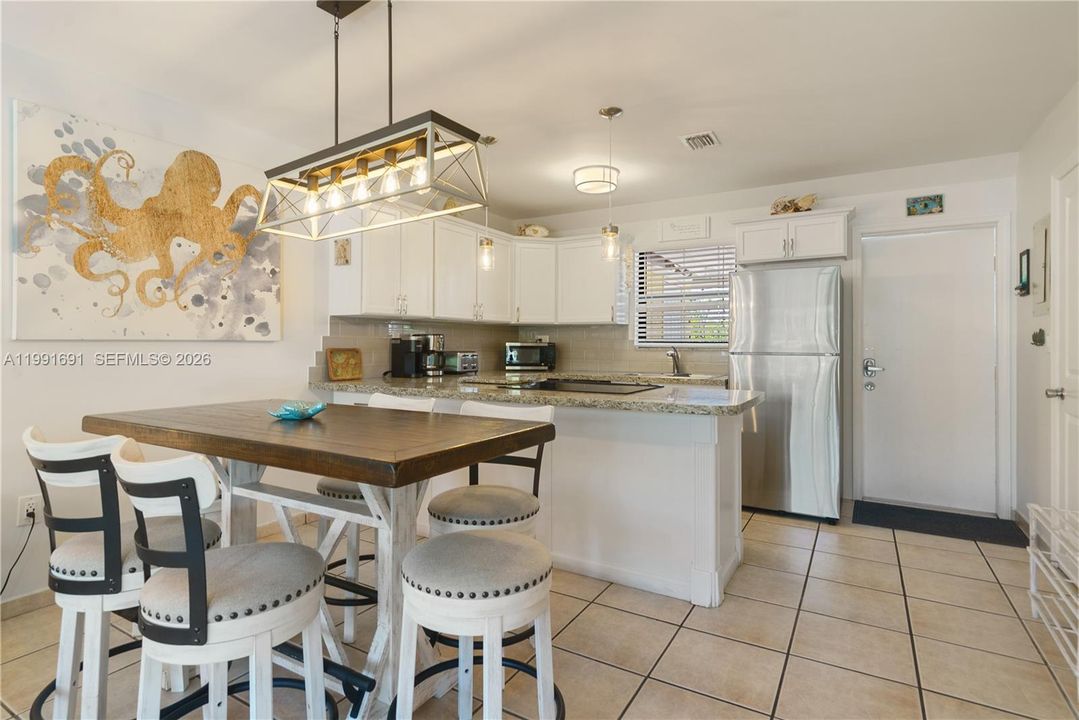 For Sale: $814,900 (2 beds, 2 baths, 918 Square Feet)