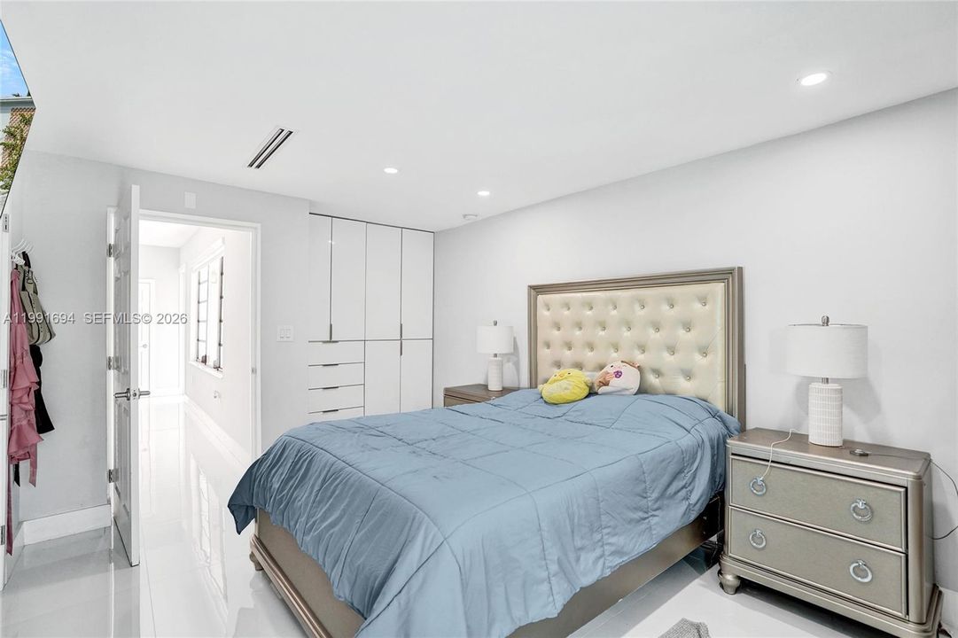 En Venta: $750,000 (3 camas, 2 baños, 1370 Pies cuadrados)