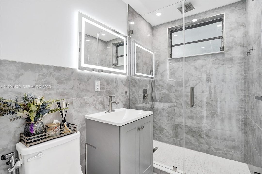 En Venta: $750,000 (3 camas, 2 baños, 1370 Pies cuadrados)