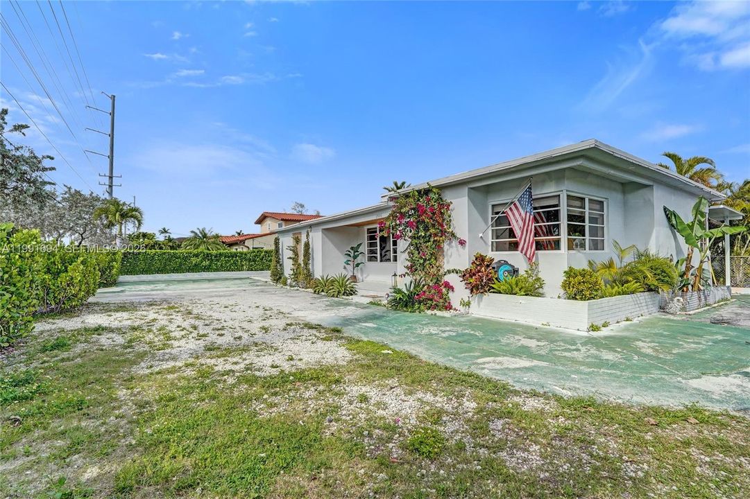 En Venta: $750,000 (3 camas, 2 baños, 1370 Pies cuadrados)
