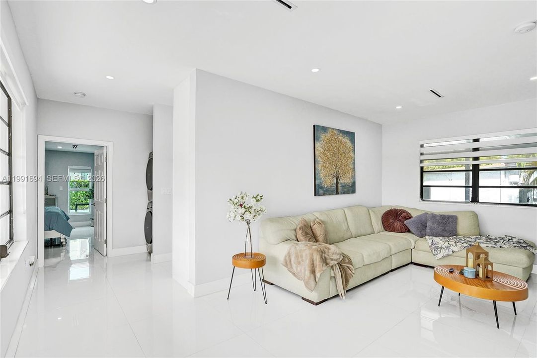 En Venta: $750,000 (3 camas, 2 baños, 1370 Pies cuadrados)