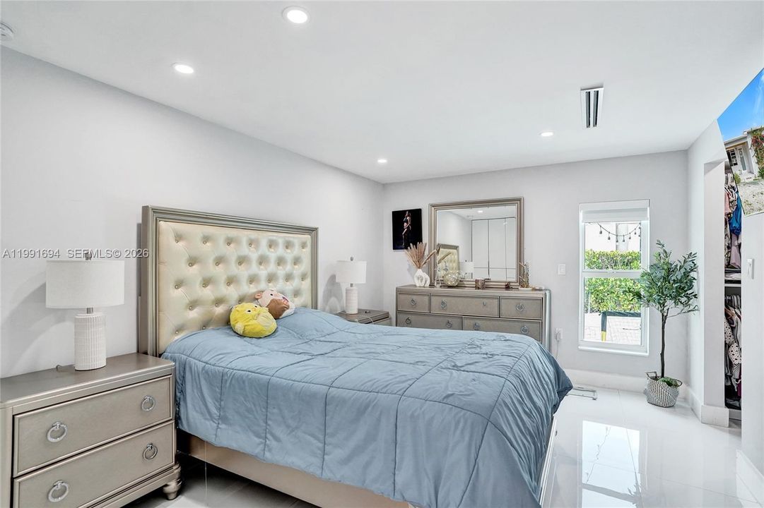 En Venta: $750,000 (3 camas, 2 baños, 1370 Pies cuadrados)