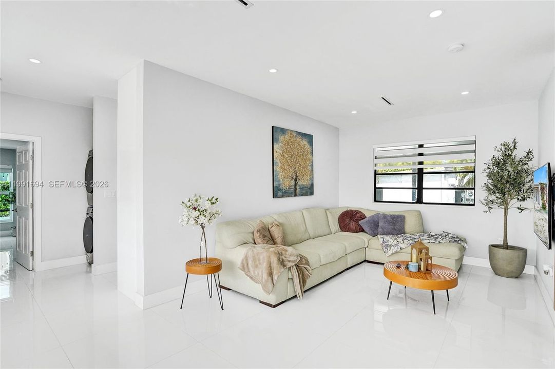 En Venta: $750,000 (3 camas, 2 baños, 1370 Pies cuadrados)