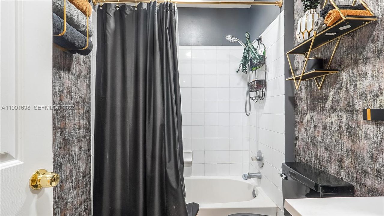 Active With Contract: $650,000 (3 beds, 2 baths, 1734 Square Feet)