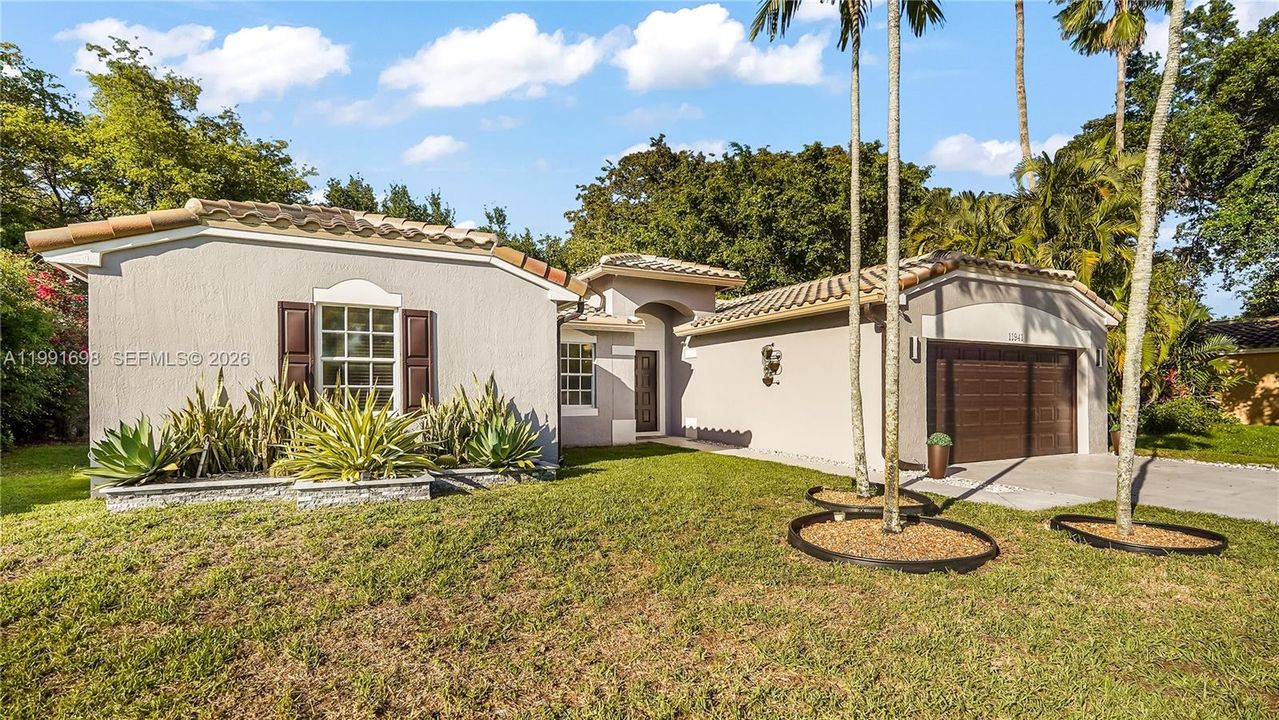 Active With Contract: $650,000 (3 beds, 2 baths, 1734 Square Feet)