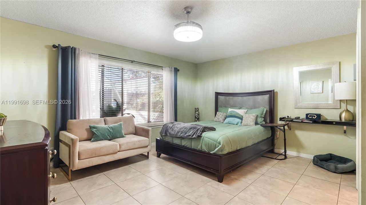 Active With Contract: $650,000 (3 beds, 2 baths, 1734 Square Feet)