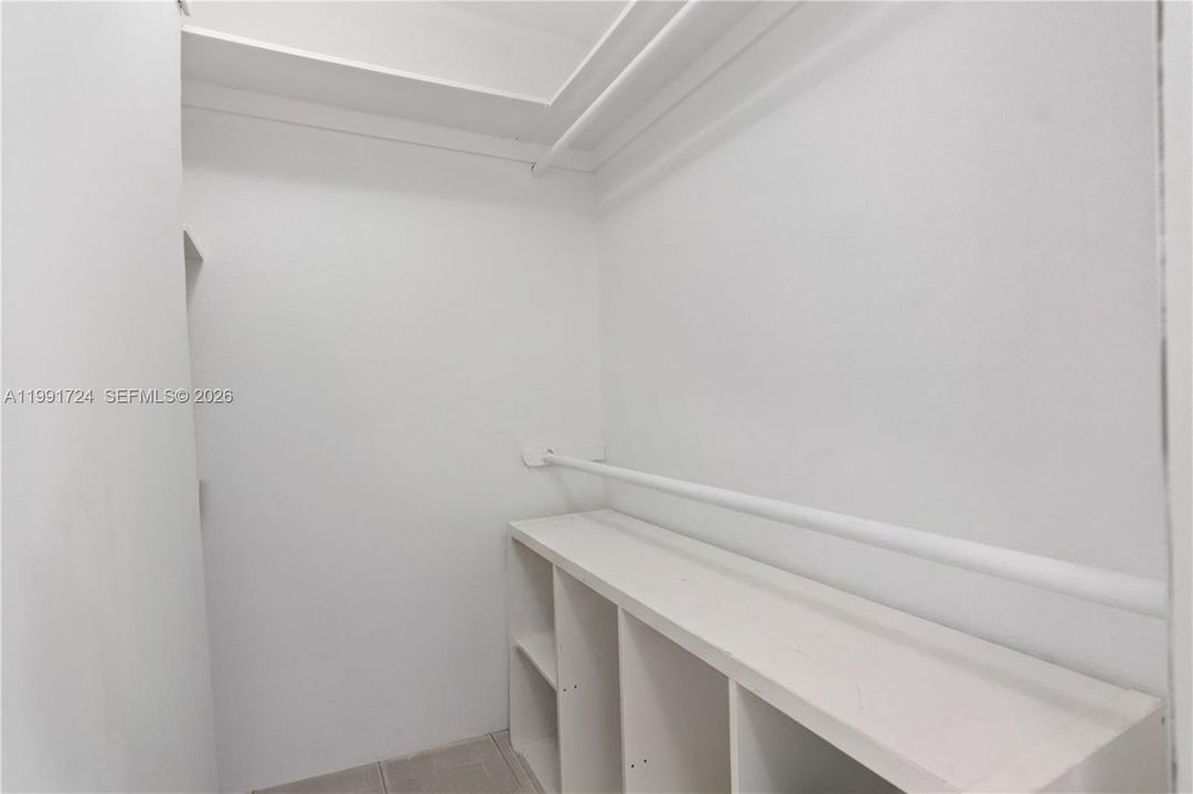 На продажу: $245,000 (1 спален, 2 ванн, 896 Квадратных фут)