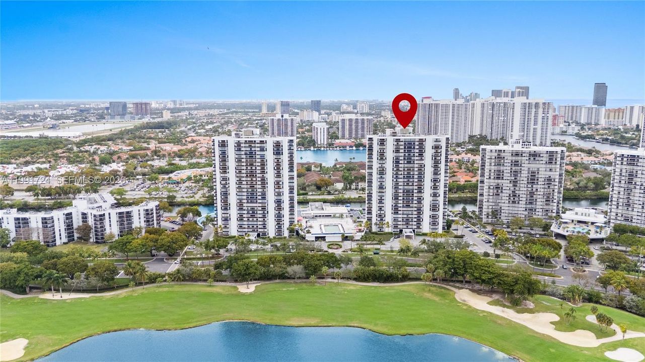 На продажу: $245,000 (1 спален, 2 ванн, 896 Квадратных фут)