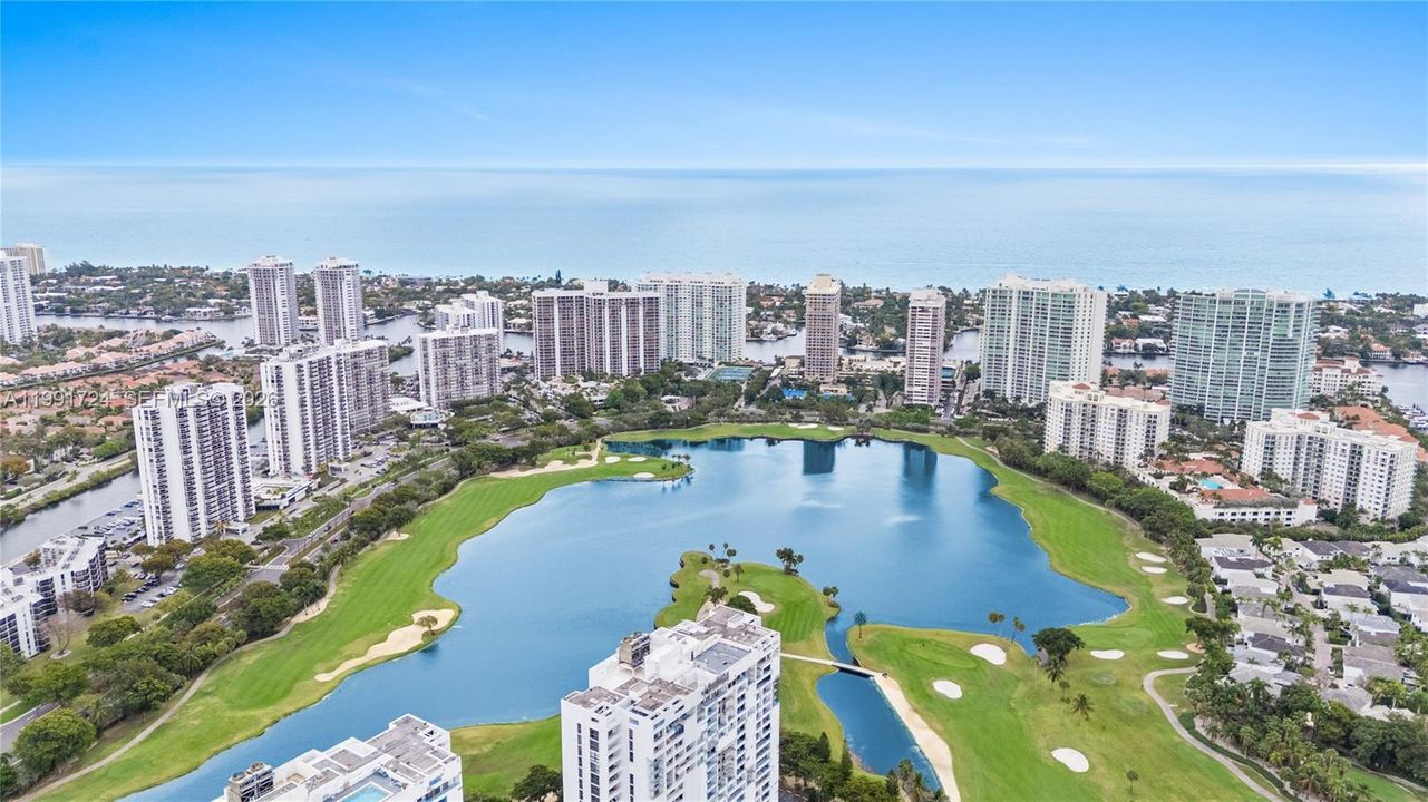 На продажу: $245,000 (1 спален, 2 ванн, 896 Квадратных фут)