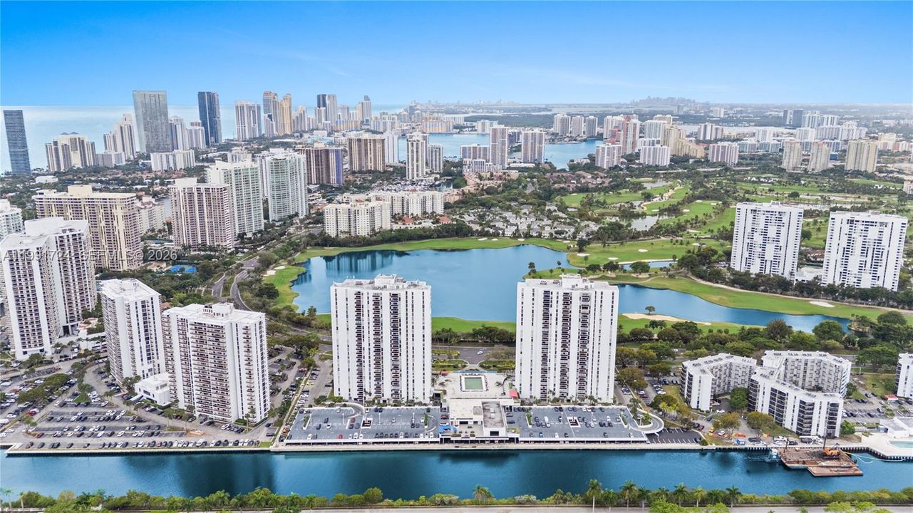 На продажу: $245,000 (1 спален, 2 ванн, 896 Квадратных фут)