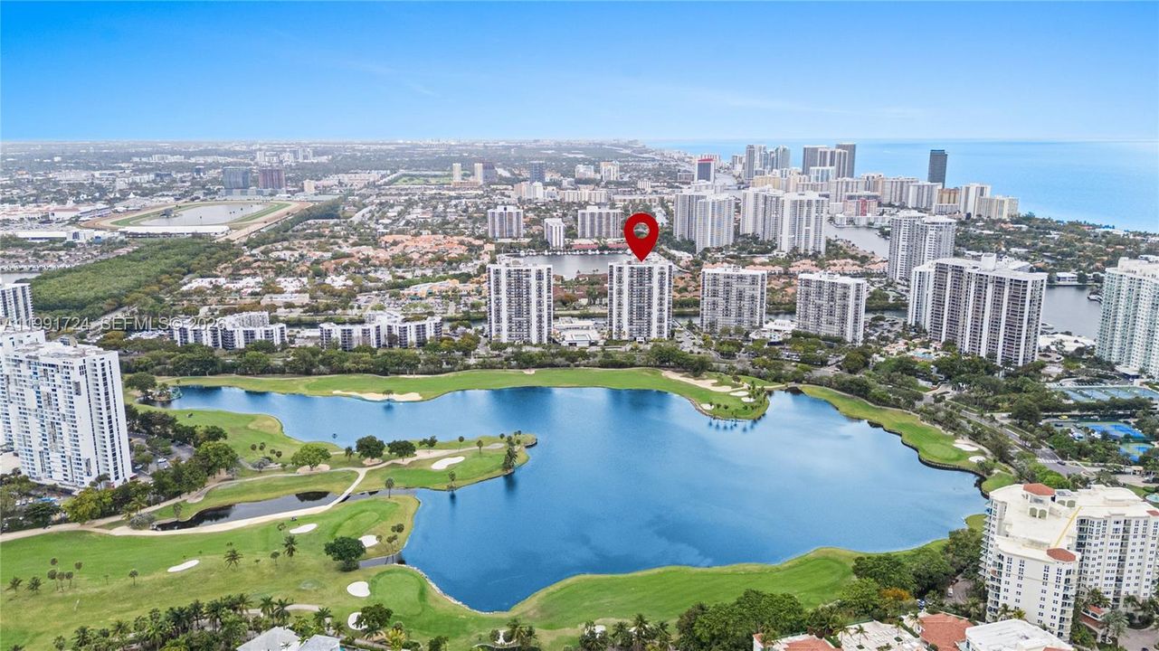 На продажу: $245,000 (1 спален, 2 ванн, 896 Квадратных фут)