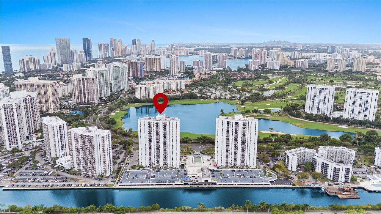На продажу: $245,000 (1 спален, 2 ванн, 896 Квадратных фут)
