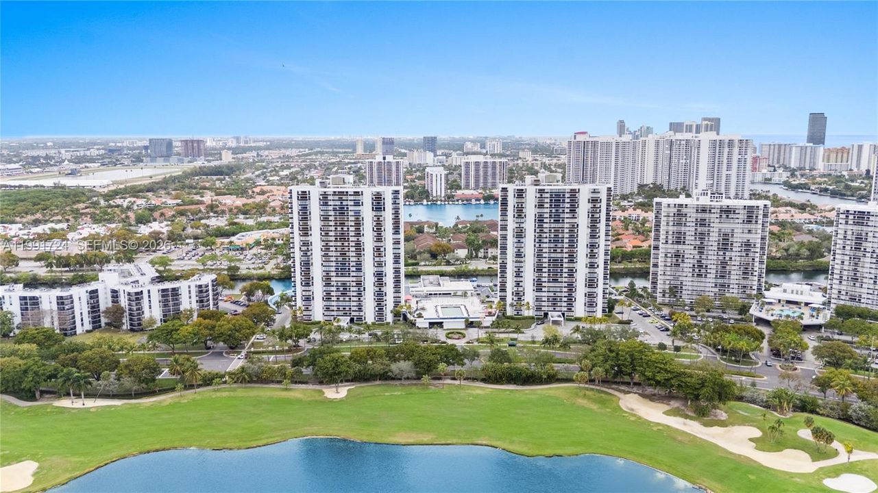 На продажу: $245,000 (1 спален, 2 ванн, 896 Квадратных фут)
