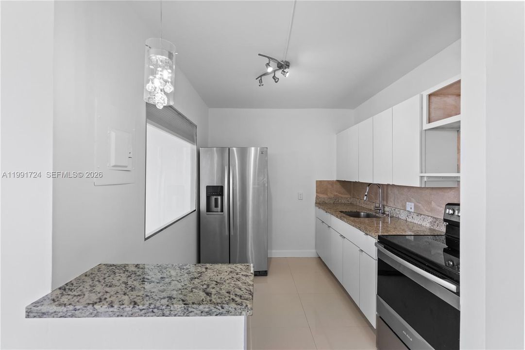 На продажу: $245,000 (1 спален, 2 ванн, 896 Квадратных фут)