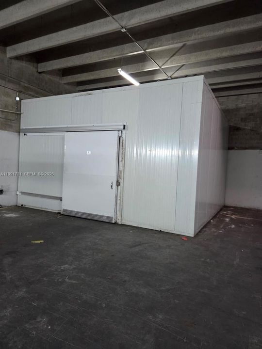 WALK-IN COOLER